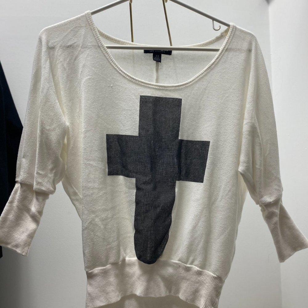 White and Black Crop Light Sweater with Scoopneck